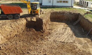 Рытье котлованов под фундамент в Копейске – цена от 2541 руб. за м3 | 2Землекопа-Кпс